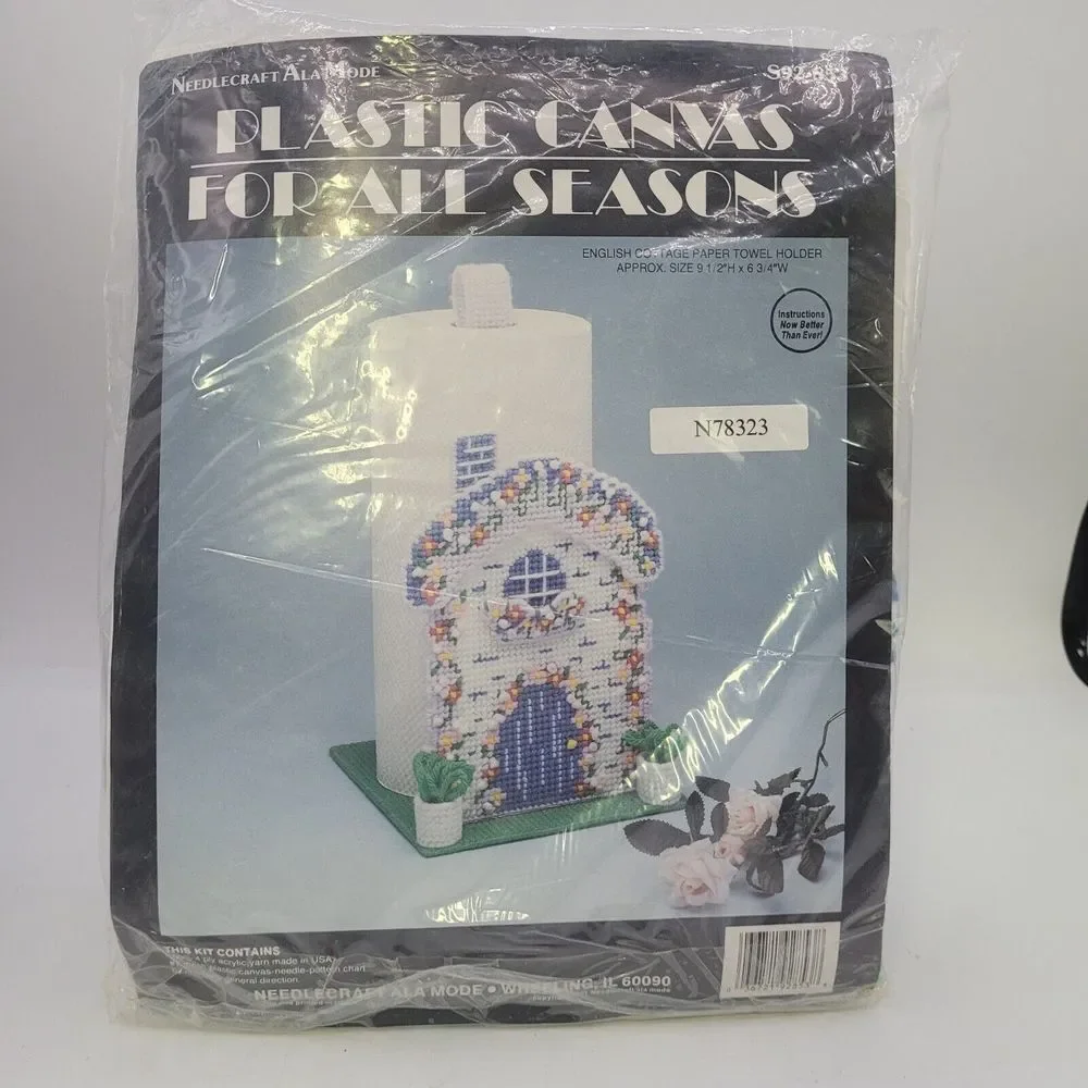 NEW NEEDLECRAFT ALA MODE Plastic Canvas Kit - English Cottage Paper Towel Holder
